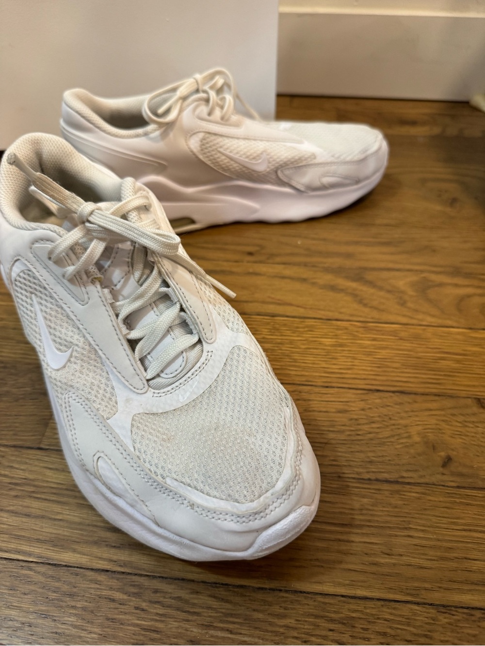 Nike air Max White Sneakers women’s size 9